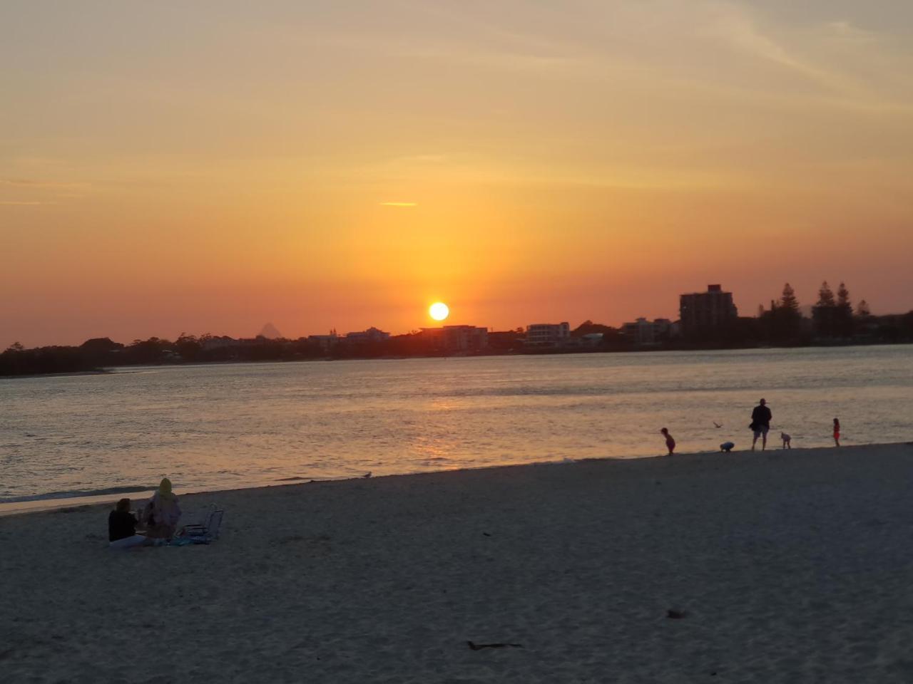 Belaire Place Motel Apartments Caloundra Bagian luar foto